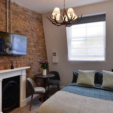 Rent this 1 bed apartment on 52 Notting Hill Gate in London, W2 4EN