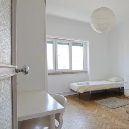 Rent this 5 bed room on Largo Frei Heitor Pinto in Avenida do Rio de Janeiro, 1700-204 Lisbon