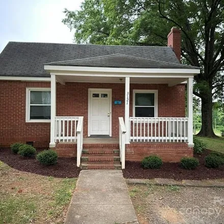 Buy this 2 bed house on 3137 Maury Street in Charlotte, NC 28208