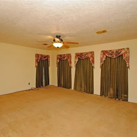 Image 4 - 1386 Castle Glen Drive, Harris County, TX 77015, USA - House for sale