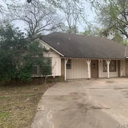 Buy this 3 bed house on 4662 South Jamestown Avenue in Tulsa, OK 74135