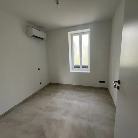 Rent this 3 bed apartment on 39 place du canal in 47400 Villeton, France