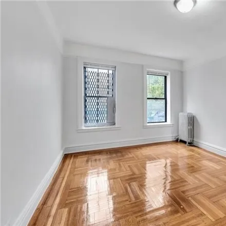 Image 8 - 335 East 209th Street, New York, NY 10467, USA - Apartment for sale