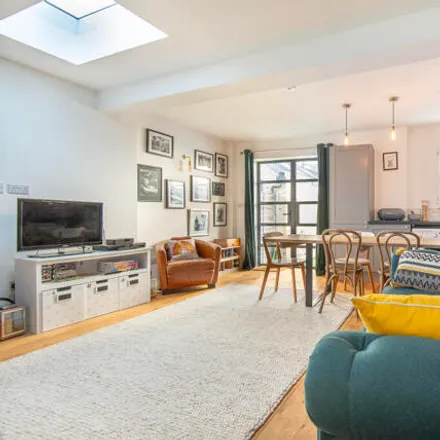 Image 4 - 30 Harberson Road, London, SW12 9ET, United Kingdom - House for sale