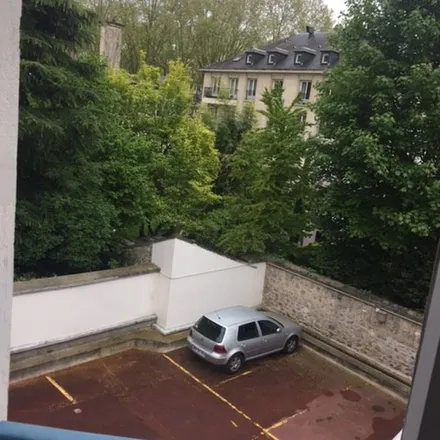 Image 5 - 1 Place Gambetta, 78000 Versailles, France - Apartment for rent