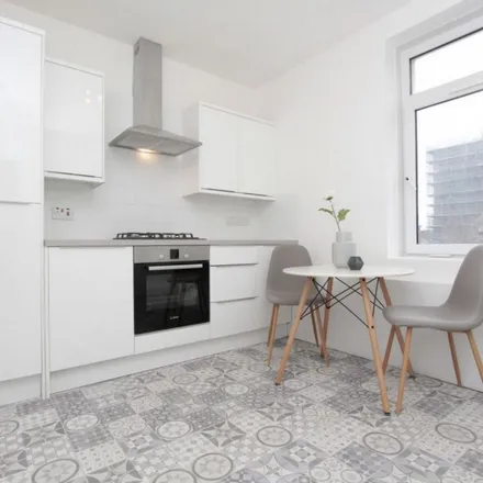 Rent this 3 bed apartment on Barnet Grove in London, E2 6AD