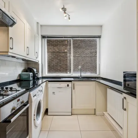 Rent this 3 bed apartment on Durrels House in Warwick Gardens, London