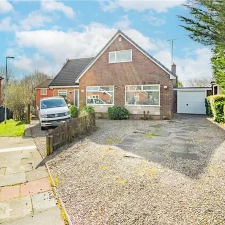 Buy this 5 bed house on Links View in Heywood, OL11 4DD