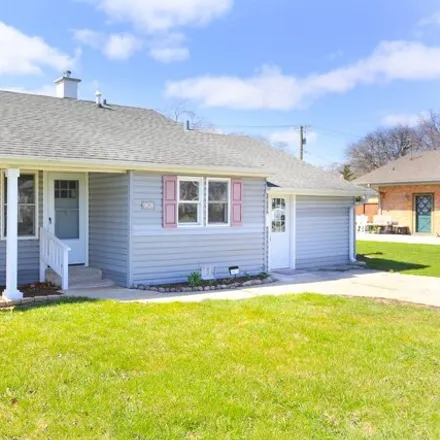 Buy this 3 bed house on 9854 Minnick Avenue in Oak Lawn, IL 60453