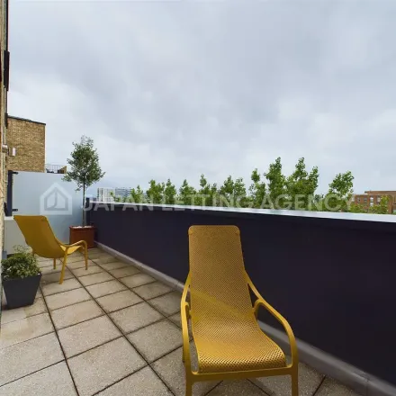 Image 5 - Corbet Gardens, London, W3 8DS, United Kingdom - Apartment for rent