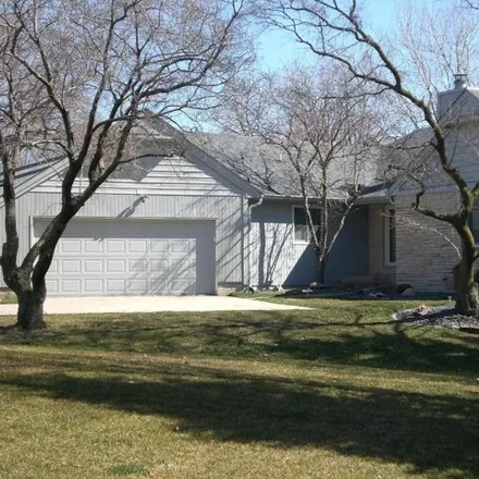 Buy this 4 bed house on 98 Knollwood Court in Mason City, IA 50401