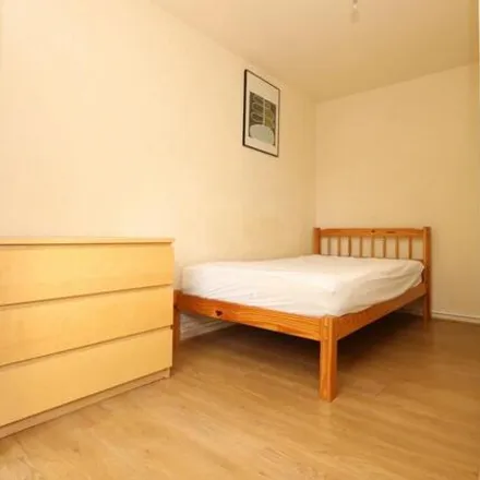 Image 2 - Jenkinson House, Usk Street, London, E2 0QE, United Kingdom - House for rent