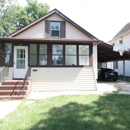 Buy this 3 bed house on 425 South Jackson Street in Aberdeen, SD 57401