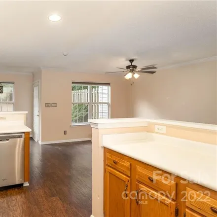 Image 4 - 8235 Southgate Commons Drive, Charlotte, NC 28277, USA - Townhouse for sale