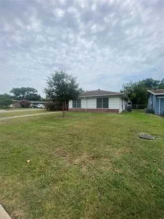 Buy this 4 bed house on 283 Travis Street in Port Lavaca, TX 77979