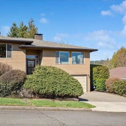 Image 1 - 8027 Southwest Ruby Terrace, Portland, OR 97219, USA - House for sale