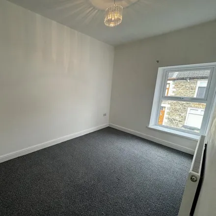 Image 5 - Queen Street, Pentre, CF41 7HT, United Kingdom - Townhouse for rent