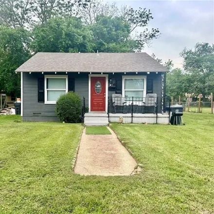 Buy this 3 bed house on 516 Dearborn St in Waco, Texas