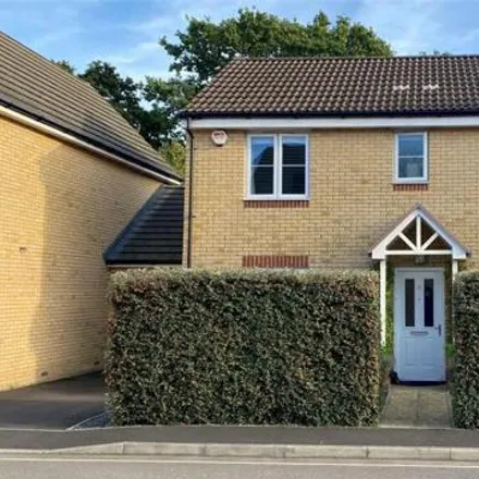 Buy this 3 bed house on Pipit Close in Havant, PO9 3FB
