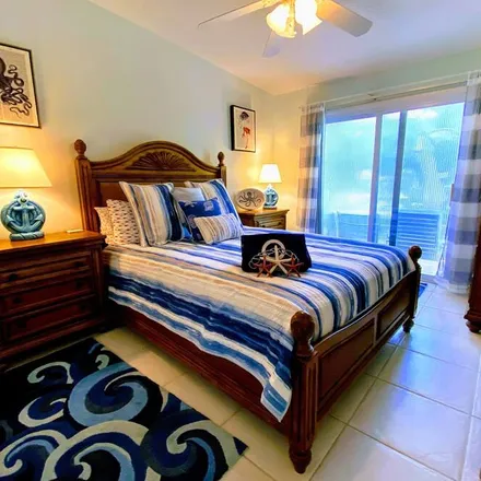 Rent this 3 bed house on Longboat Key in FL, 34228