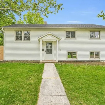 Buy this 3 bed house on 1695 Sheffield Road in Champaign, IL 61821