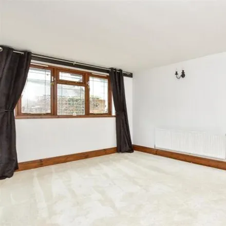 Image 5 - unnamed road, Horley, RH6 8QQ, United Kingdom - House for sale