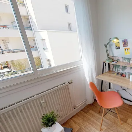 Rent this 4 bed room on 18 Rue d'Athènes in 69007 Lyon, France