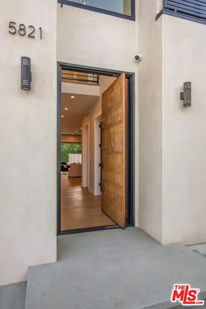 Image 3 - 5821 Wilkinson Avenue, Los Angeles, CA 91607, USA - House for rent