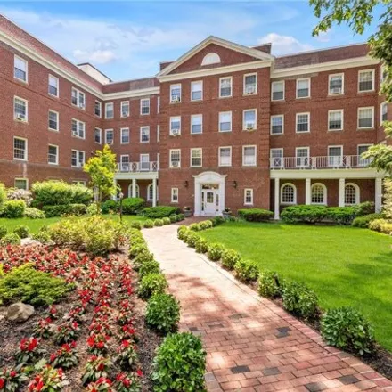 Image 1 - 90 Knightsbridge Road, Village of Great Neck Plaza, NY 11021, USA - Apartment for sale