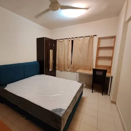 Rent this 3 bed apartment on MIFF Sdn Bhd 99-1 in Villa Shoplex Impian III, Jalan 1/92B