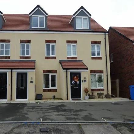 Rent this 3 bed townhouse on 20 Slater Way in Ilkeston, DE7 4SN