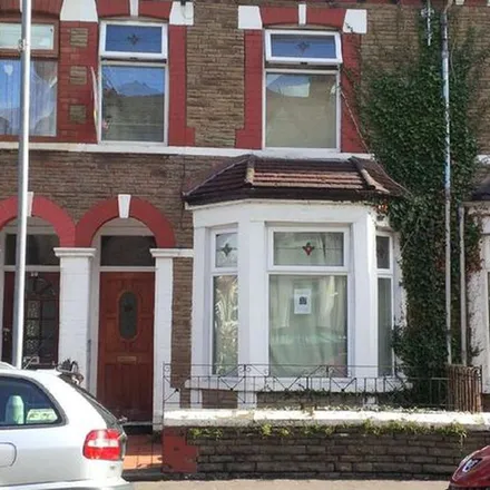 Rent this 5 bed apartment on Diana Street in Cardiff, CF24 4TF