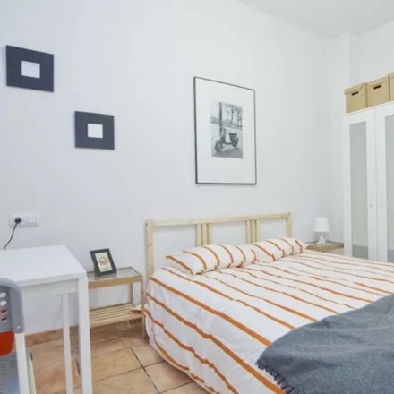 Rent this 5 bed room on melocomo in Carrer de l'Almirall Cadarso, 30