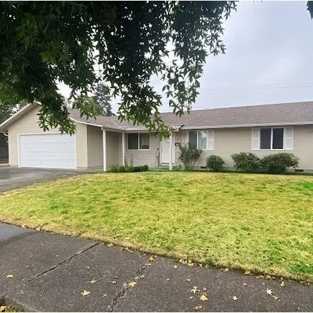 Buy this 3 bed house on 907 Lochaven Avenue in Springfield, OR 97477