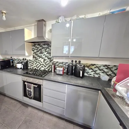 Image 1 - 20 Rolleston Drive, Nottingham, NG7 1JT, United Kingdom - House for rent