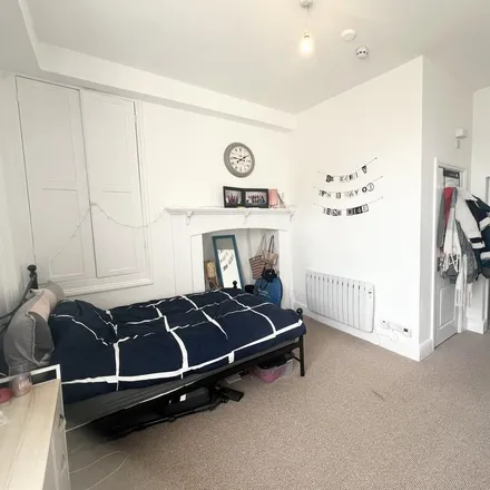 Image 3 - Alphington Road, Exeter, EX2 8AR, United Kingdom - Apartment for rent