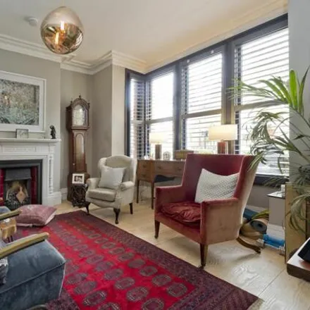 Rent this 4 bed room on Goldsmith Avenue in London, W3 6HN