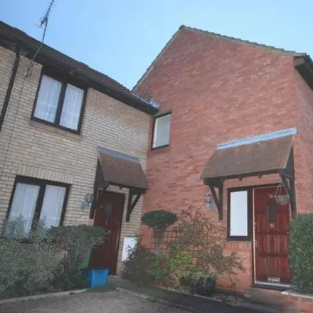 Rent this 2 bed townhouse on Trothy Road in London, SE1 5RP