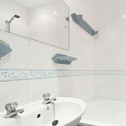 Image 4 - 20 Craven Hill Gardens, London, W2 3AA, United Kingdom - Room for rent