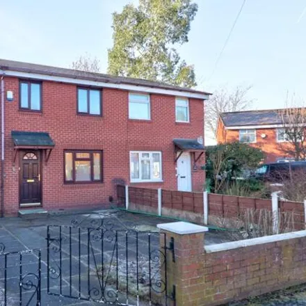 Buy this 3 bed duplex on Bannatyne Close in Manchester, M40 3TD