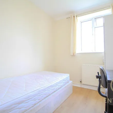 Rent this 3 bed apartment on Saxon Court in Glenbuck Road, London