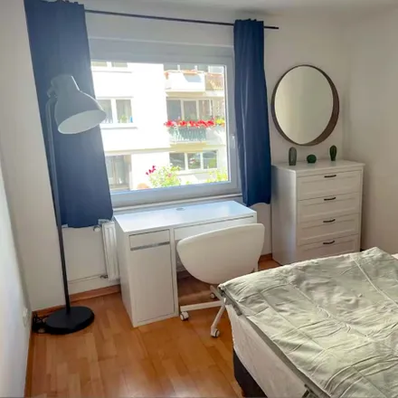 Rent this 3 bed room on Parkstraße 11 in 60322 Frankfurt, Germany