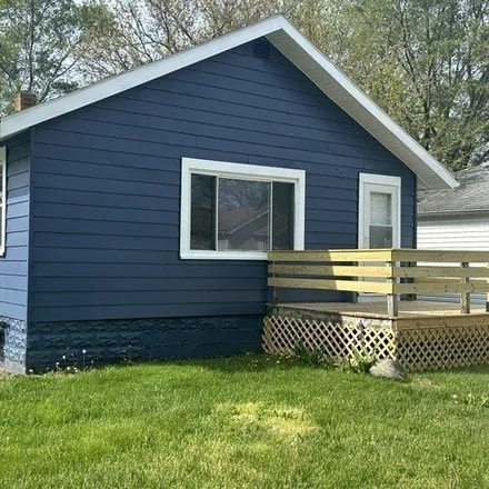 Buy this 2 bed house on 237 East 29th Street in Anderson, IN 46016