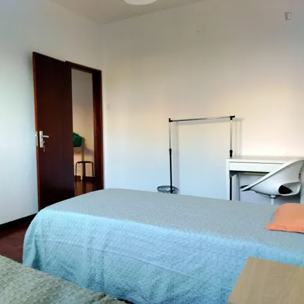 Rent this 6 bed room on Rua da Agra do Amial in 4200-022 Porto, Portugal