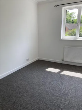 Image 4 - Queens Park Gardens, Crewe, CW2 7SW, United Kingdom - Townhouse for rent