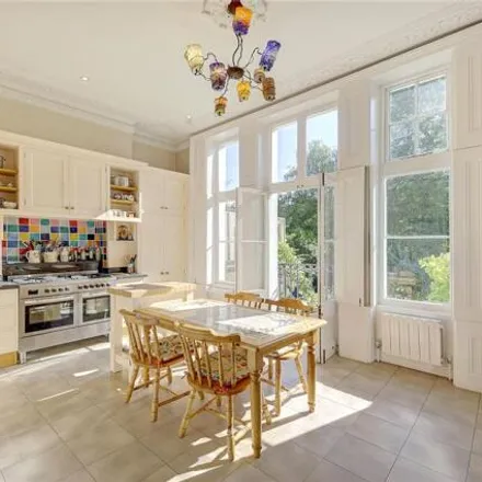 Image 3 - Eglon Mews, Primrose Hill, London, NW1 8YS, United Kingdom - Townhouse for sale