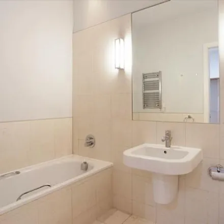 Image 8 - CATS College London, 43-45 Bloomsbury Way, London, WC1A 2RA, United Kingdom - Apartment for sale