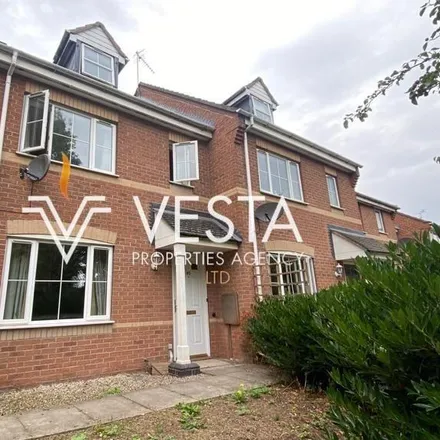 Rent this 3 bed townhouse on 68 Quarryfield Lane in Coventry, CV1 2UJ