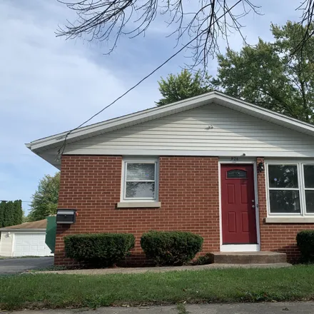 Buy this 3 bed house on 926 East Lake Street in Aurora, IL 60506