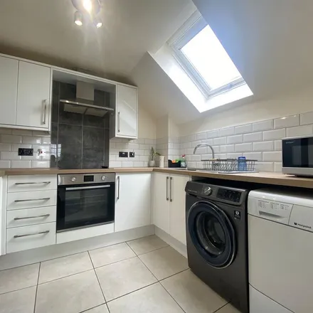 Image 9 - Colham Road, London, UB8 3GX, United Kingdom - Apartment for rent